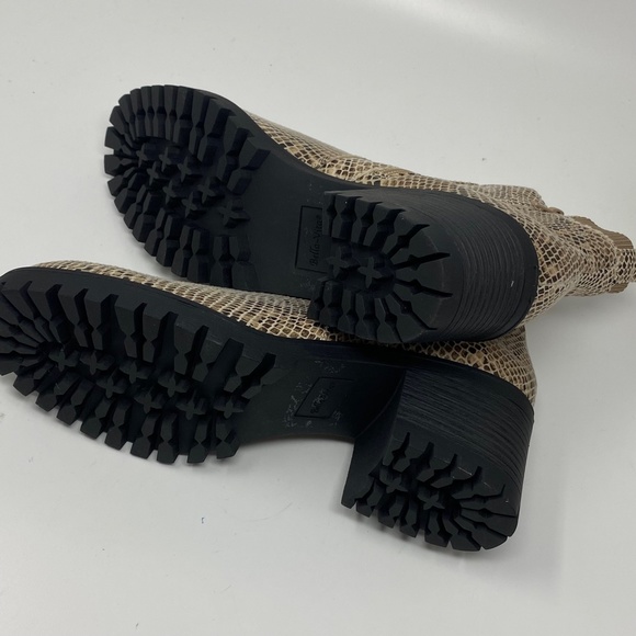 Bella Vita Womens Size 10 M Connery Boots Natural Snake Stretch Fabric Side Zip - Picture 8 of 12